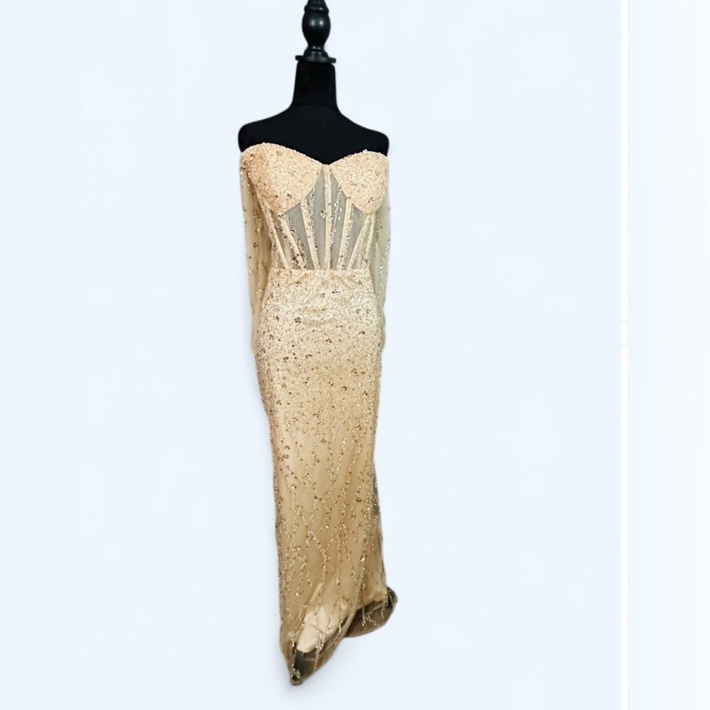 Champagne
Mermaid Prom Dress
Sweetheart Long Sleeve
Strapless Beaded Tulle